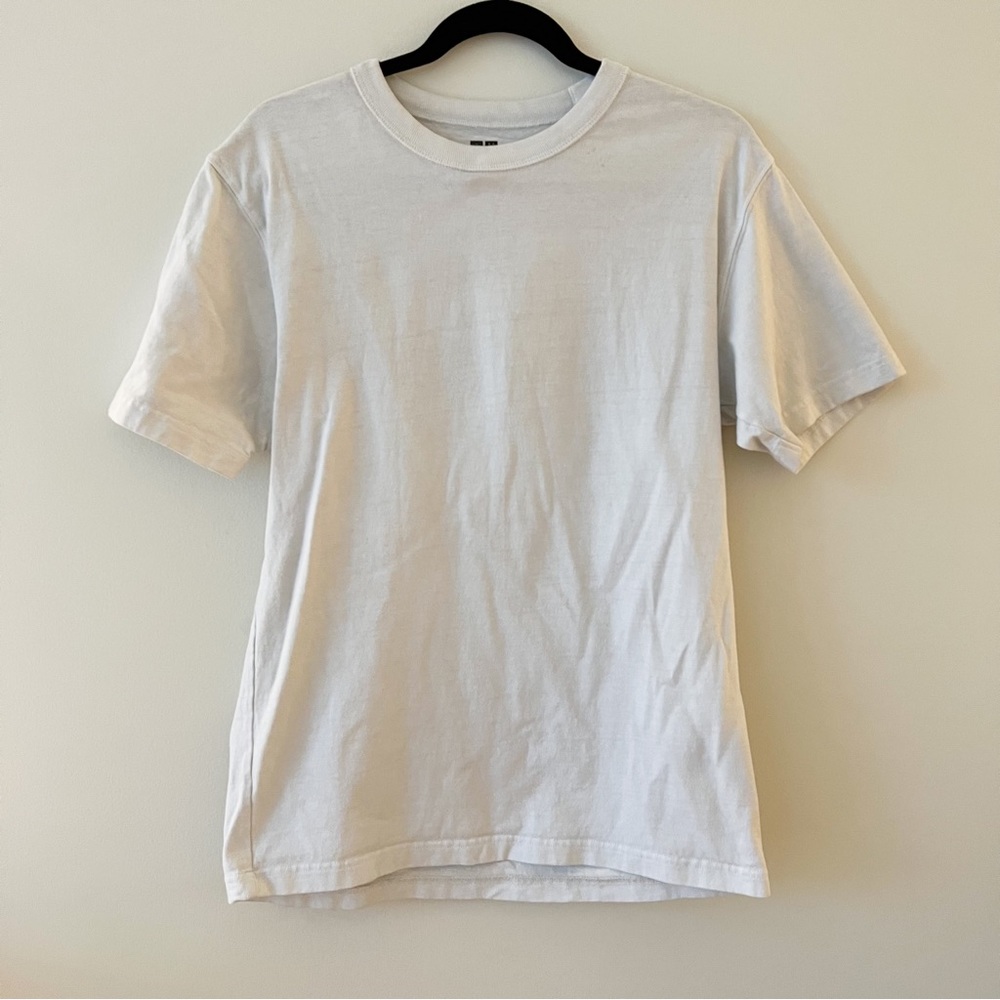 Uniqlo white t shirt